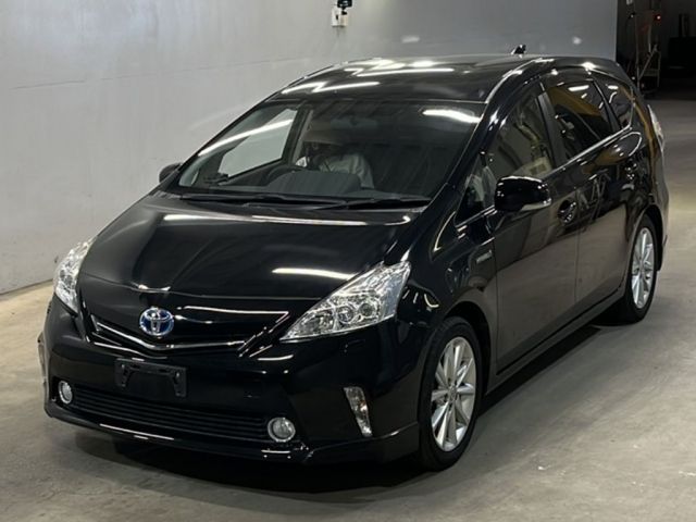 3143 TOYOTA PRIUS ALPHA ZVW41W 2014 г. (KCAA Fukuoka)